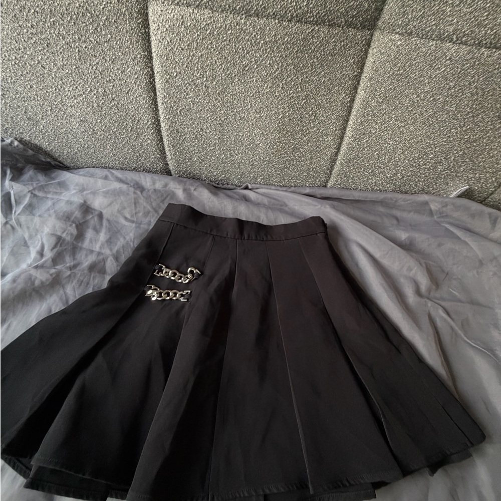 SHEIN Black Pleated Circle Skater Skirt with Silver Chain Detail